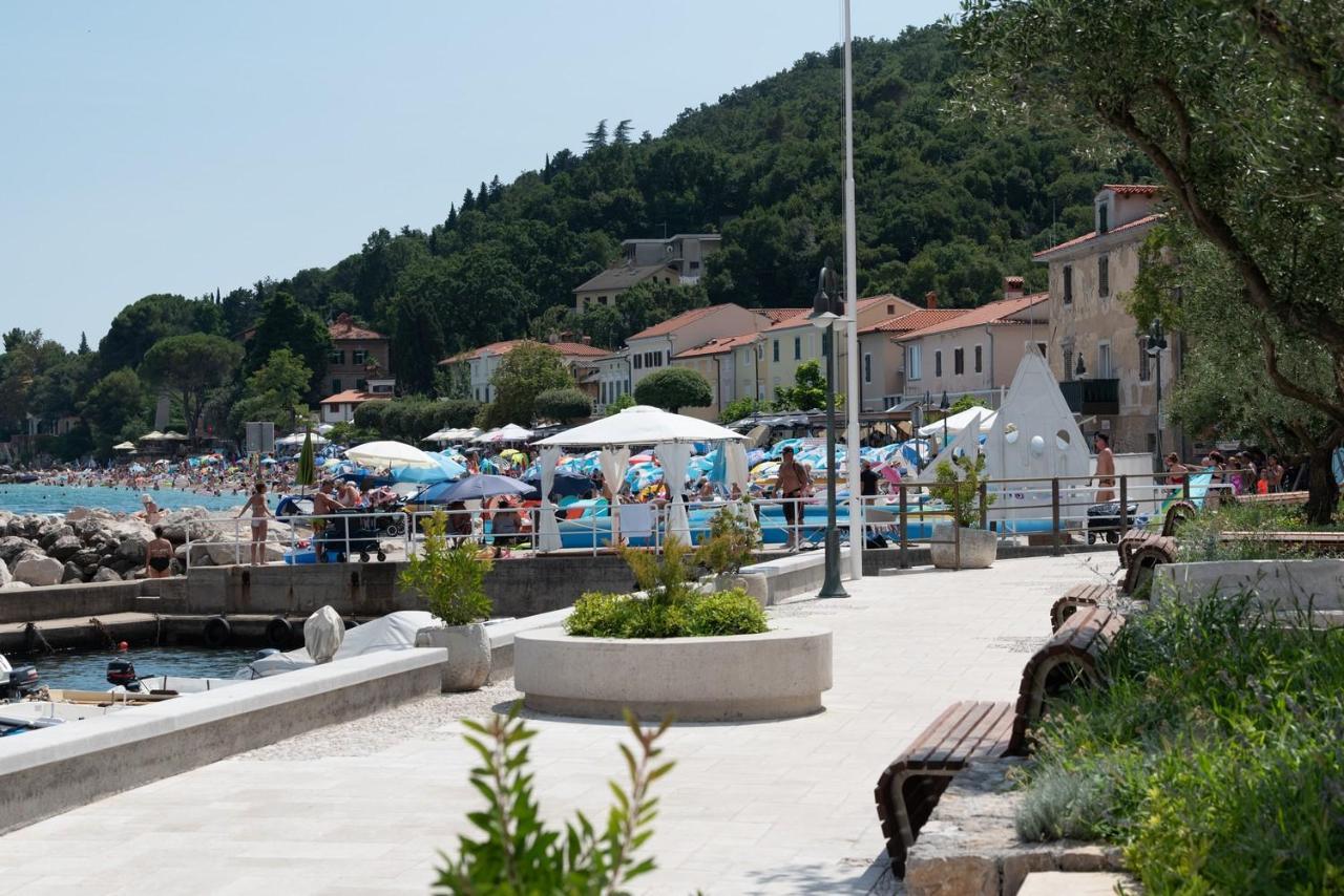 Beachfront Apartment Rosa del Mar Mošćenička Draga Esterno foto
