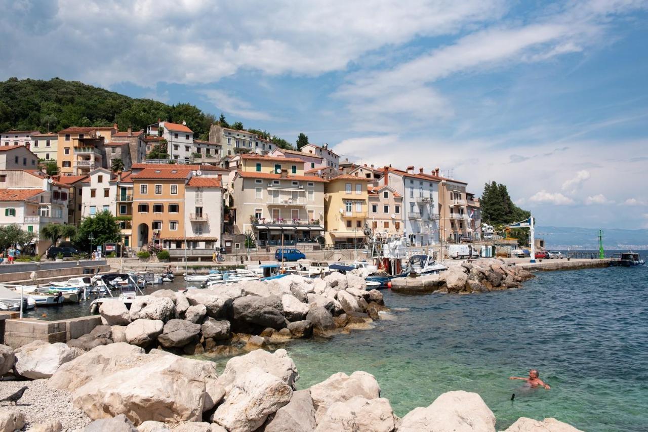 Beachfront Apartment Rosa del Mar Mošćenička Draga Esterno foto